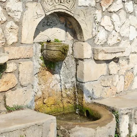 Andriana Villa